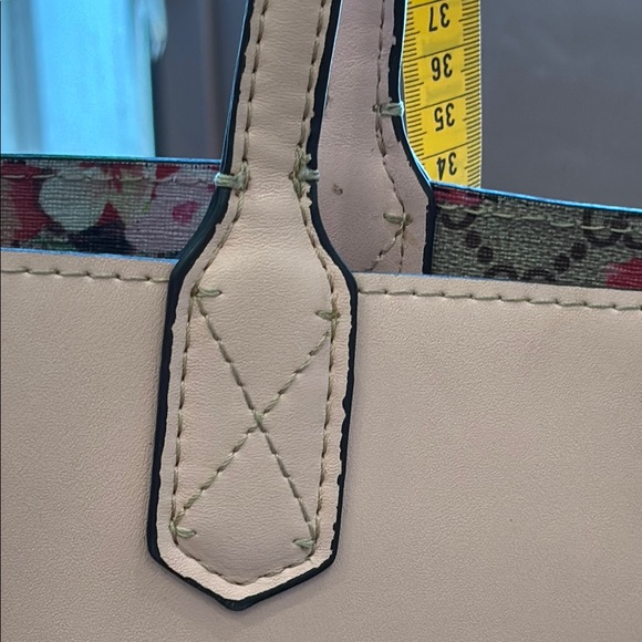 Gucci Pink Tote Bag with Structured Handles - Picture 11 of 12